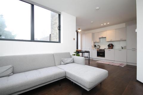 2 bedroom flat to rent, Colney Hatch Lane, London