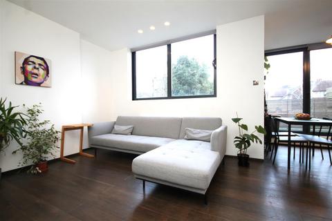 2 bedroom flat to rent, Colney Hatch Lane, London