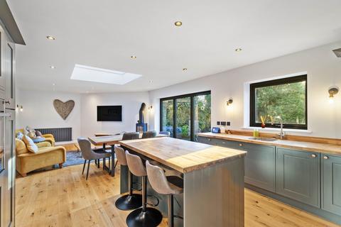 4 bedroom semi-detached house for sale, Denbury Avenue, Stockton Heath, WA4