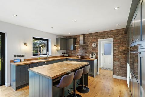 4 bedroom semi-detached house for sale, Denbury Avenue, Stockton Heath, WA4