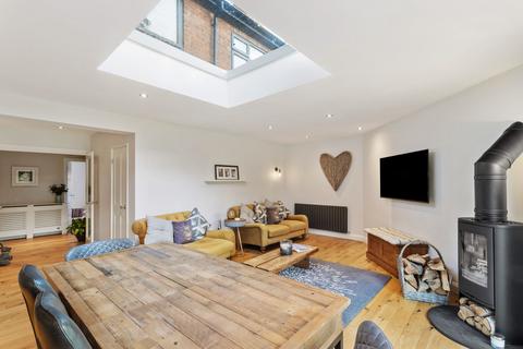 4 bedroom semi-detached house for sale, Denbury Avenue, Stockton Heath, WA4
