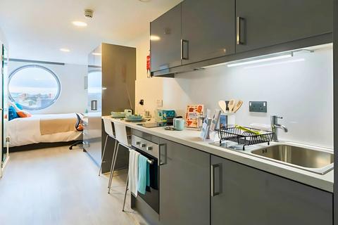 Studio to rent, City Road