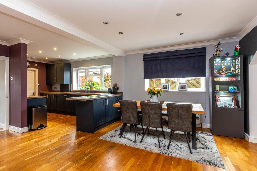 Kitchen/Dining Area