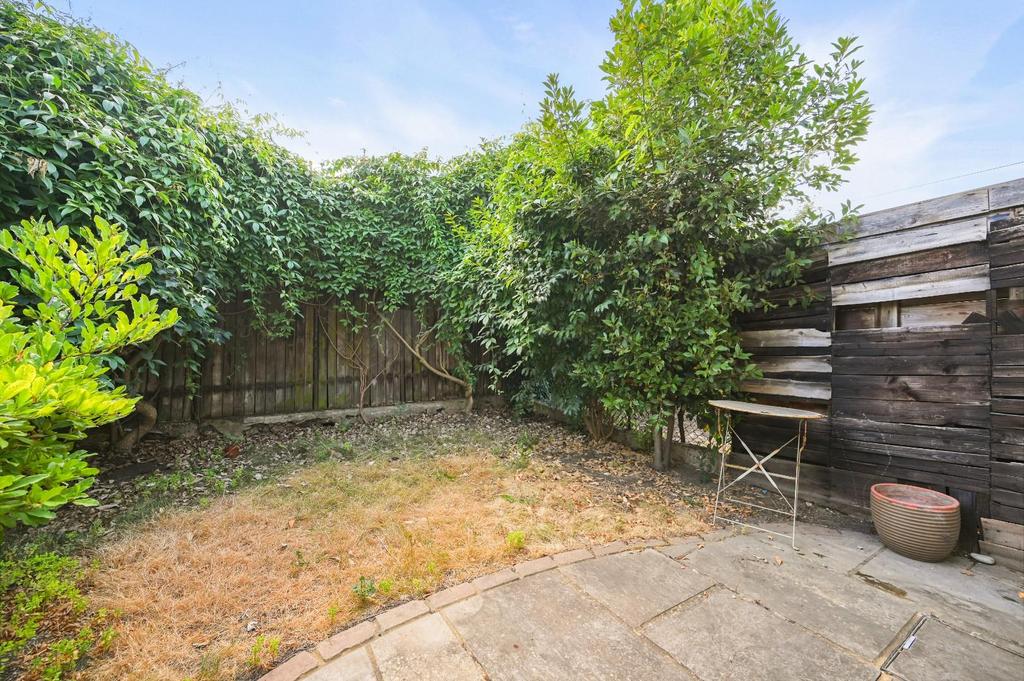 BCFBL - Becklow Road - Garden (4).JPG