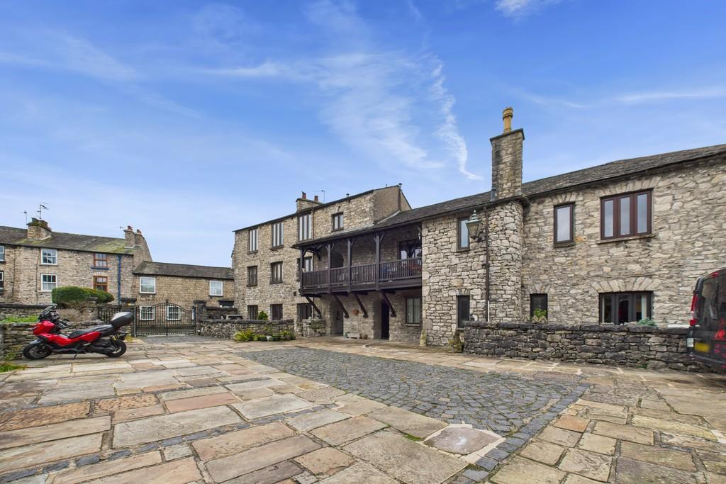 Parking/Court Yard