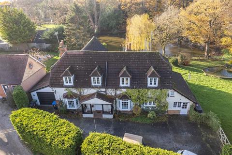 undefined, New Road, Lambourne End