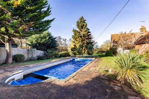 4 bedroom detached house for sale, New Road, Lambourne End