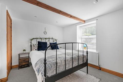5 bedroom terraced house to rent, Fore Street, Chudleigh, Newton Abbot