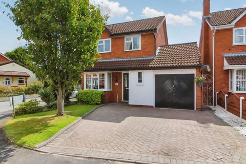 3 bedroom detached house to rent, Leasowe Drive, Wolverhampton