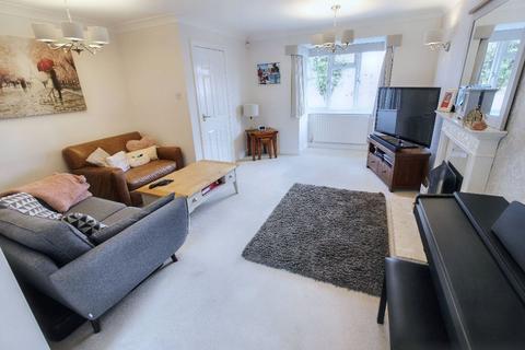 3 bedroom detached house to rent, Leasowe Drive, Wolverhampton