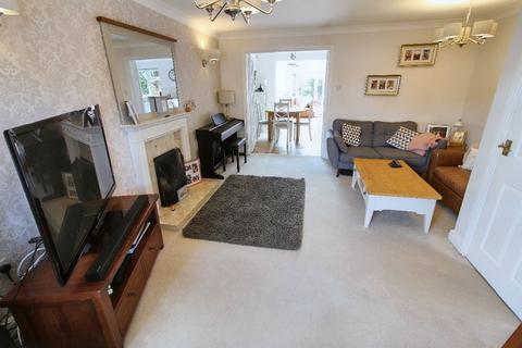 3 bedroom detached house to rent, Leasowe Drive, Wolverhampton