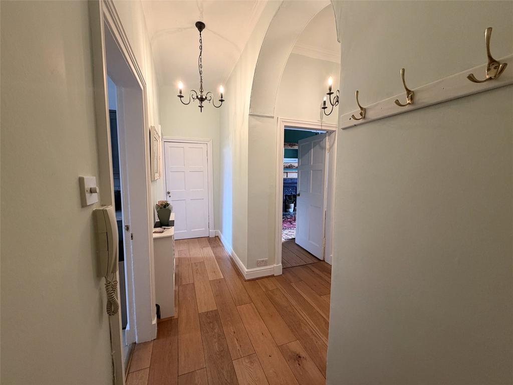Apartment in Edinburgh - View 4