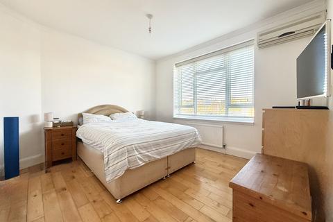 2 bedroom flat to rent, Second Cross Road, Twickenham TW2