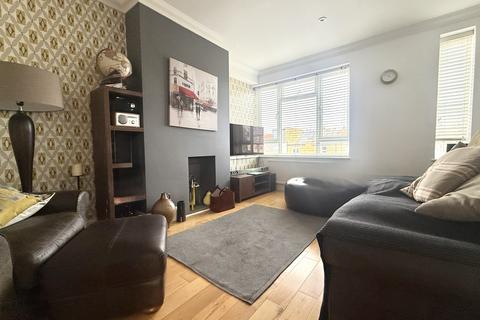 2 bedroom flat to rent, Second Cross Road, Twickenham TW2