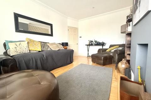 2 bedroom flat to rent, Second Cross Road, Twickenham TW2