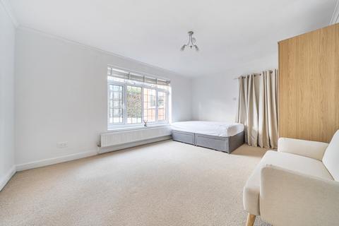 Studio to rent, St. Johns Road, Farnham, Surrey, GU9