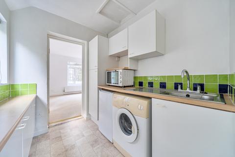 Studio to rent, St. Johns Road, Farnham, Surrey, GU9