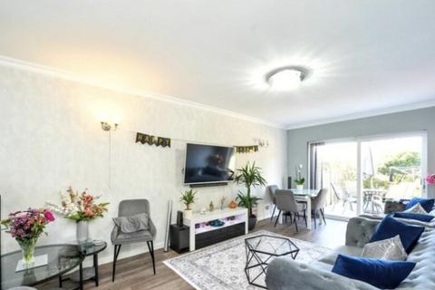 4 bedroom terraced house to rent, Raynes Park, London, SW20