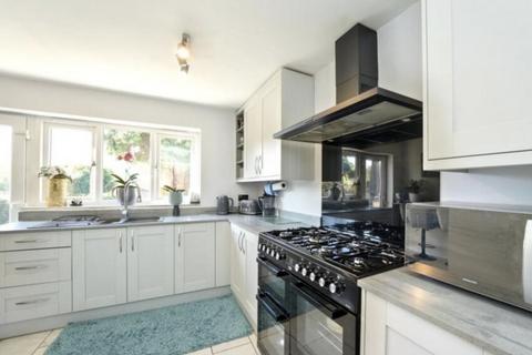 4 bedroom terraced house to rent, Raynes Park, London, SW20