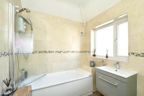 4 bedroom terraced house to rent, Raynes Park, London, SW20