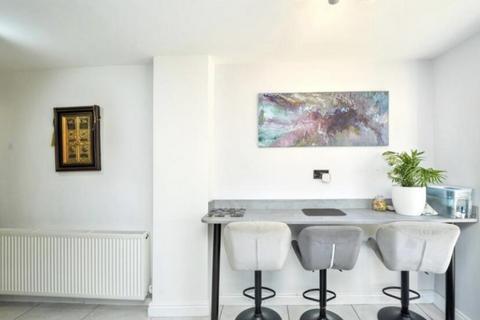 4 bedroom terraced house to rent, Raynes Park, London, SW20