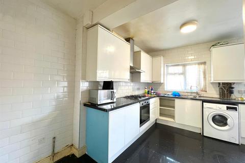 5 bedroom terraced house to rent, Rochdale Road, Walthamstow E17