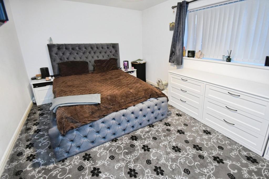 4ead54c0-Bedroom 203