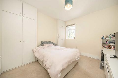 4 bedroom flat to rent, Ilminster Gardens, London SW11