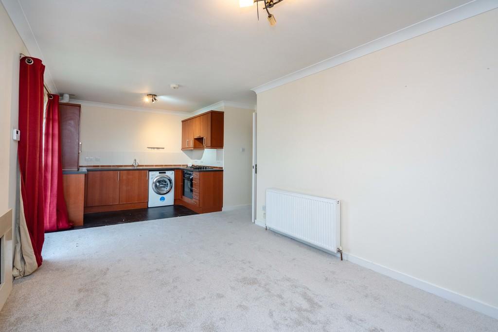 128 Whiteside Court, Bathgate, EH48 2 TN (2)