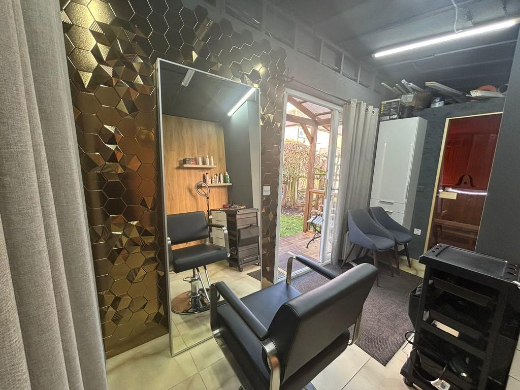 Hair studio 1