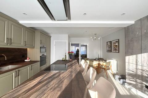 undefined, Vale Grove, Queensbury