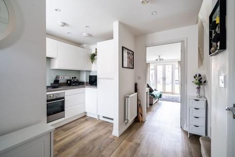 undefined, Daffodil Crescent, Crawley RH10