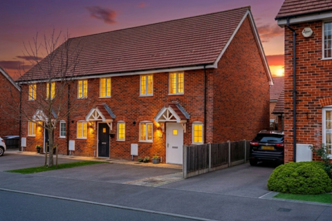 undefined, Daffodil Crescent, Crawley RH10