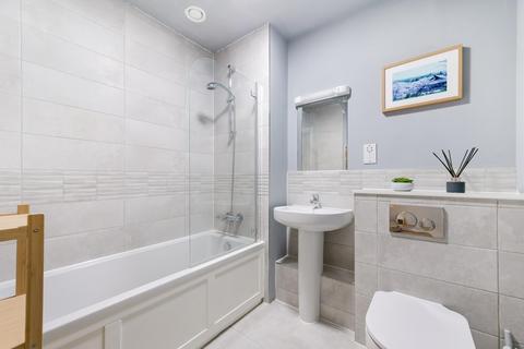 1 bedroom flat for sale, Kempton House, Heritage Place, Brentford, TW8