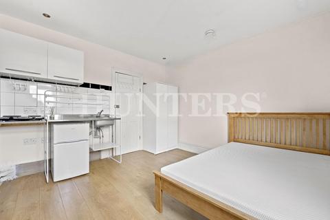 undefined, Uxbridge Road, London, W12