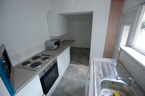 3 bedroom terraced house to rent, Beech Grove, Greater Manchester OL7