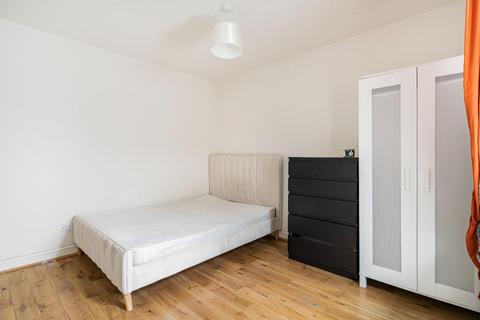 2 bedroom flat for sale, Westow Hill, London