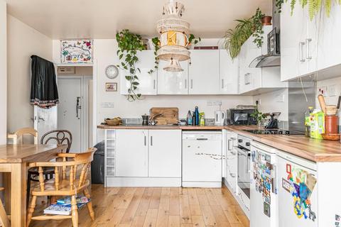 2 bedroom flat for sale, Westow Hill, London