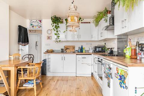 2 bedroom flat for sale, Westow Hill, London