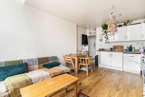 2 bedroom flat for sale, Westow Hill, London