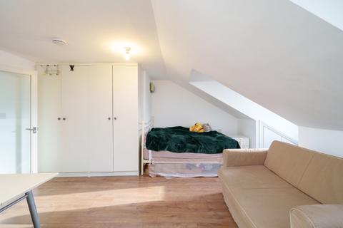 undefined, Upper Richmond Road, Putney