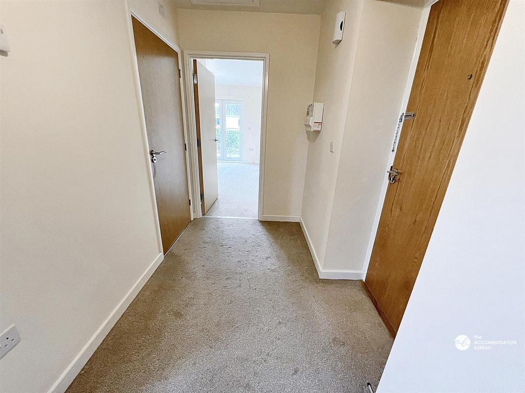Hallway (2).jpg