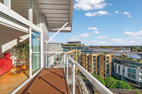 3 bedroom house for sale, Regatta Point, 38 Kew Bridge Road, Brentford, Middlesex