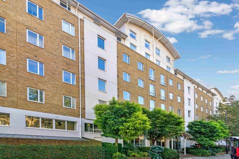 3 bedroom house for sale, Regatta Point, 38 Kew Bridge Road, Brentford, Middlesex