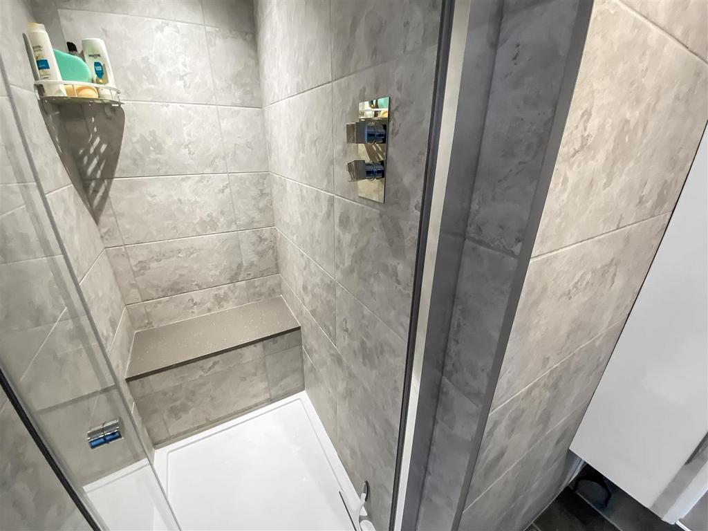 Bathroom (2).jpg