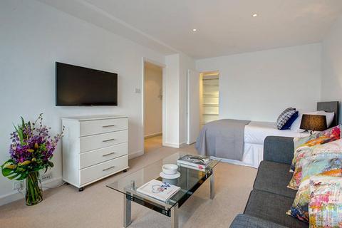 Studio to rent, Hill Street, Mayfair, London, W1J