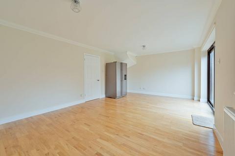 3 bedroom detached house to rent, Tudor Manor Gardens, WD25, Watford, Garston, WD25