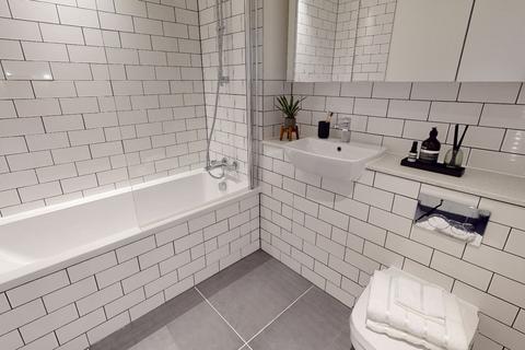 2 bedroom flat to rent, Dumballs Road