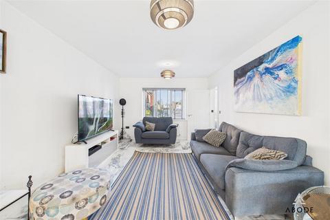 4 bedroom detached house for sale, Skylark Drive, Burton-On-Trent DE14
