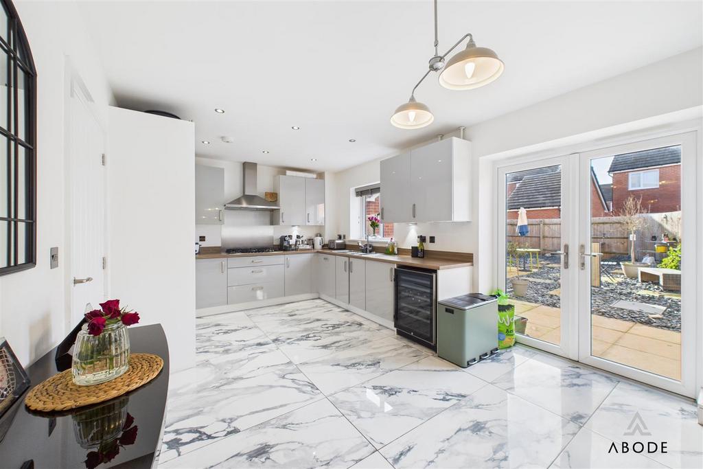 CAM01882 G0-PR0230-STILL006.jpg